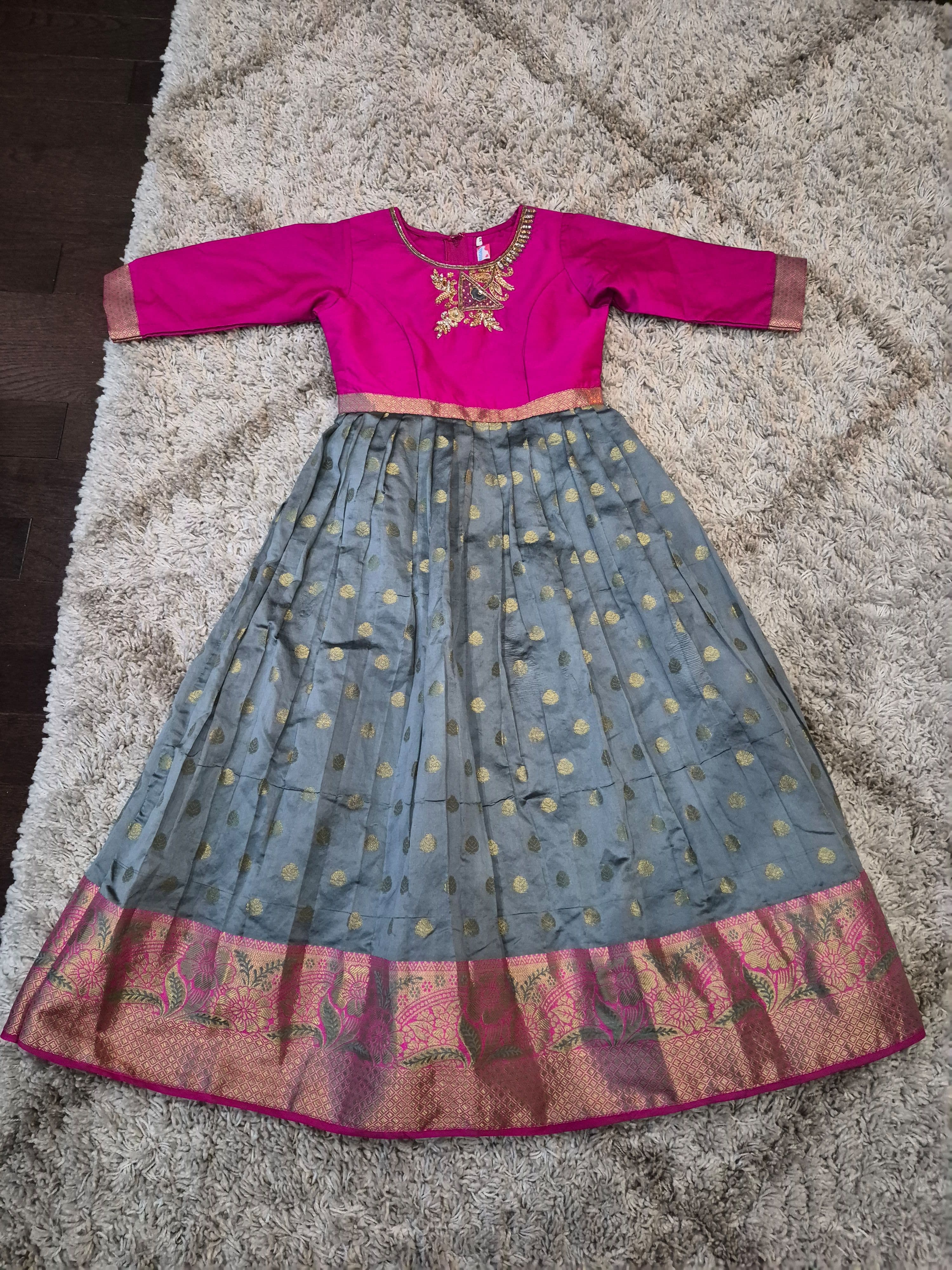 Girls traditional dress, fits 7 to 8 years