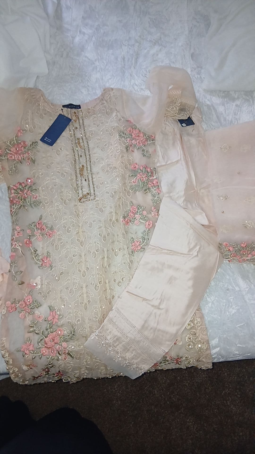 Size small (8) peach colour salwar kameez. BNWT
