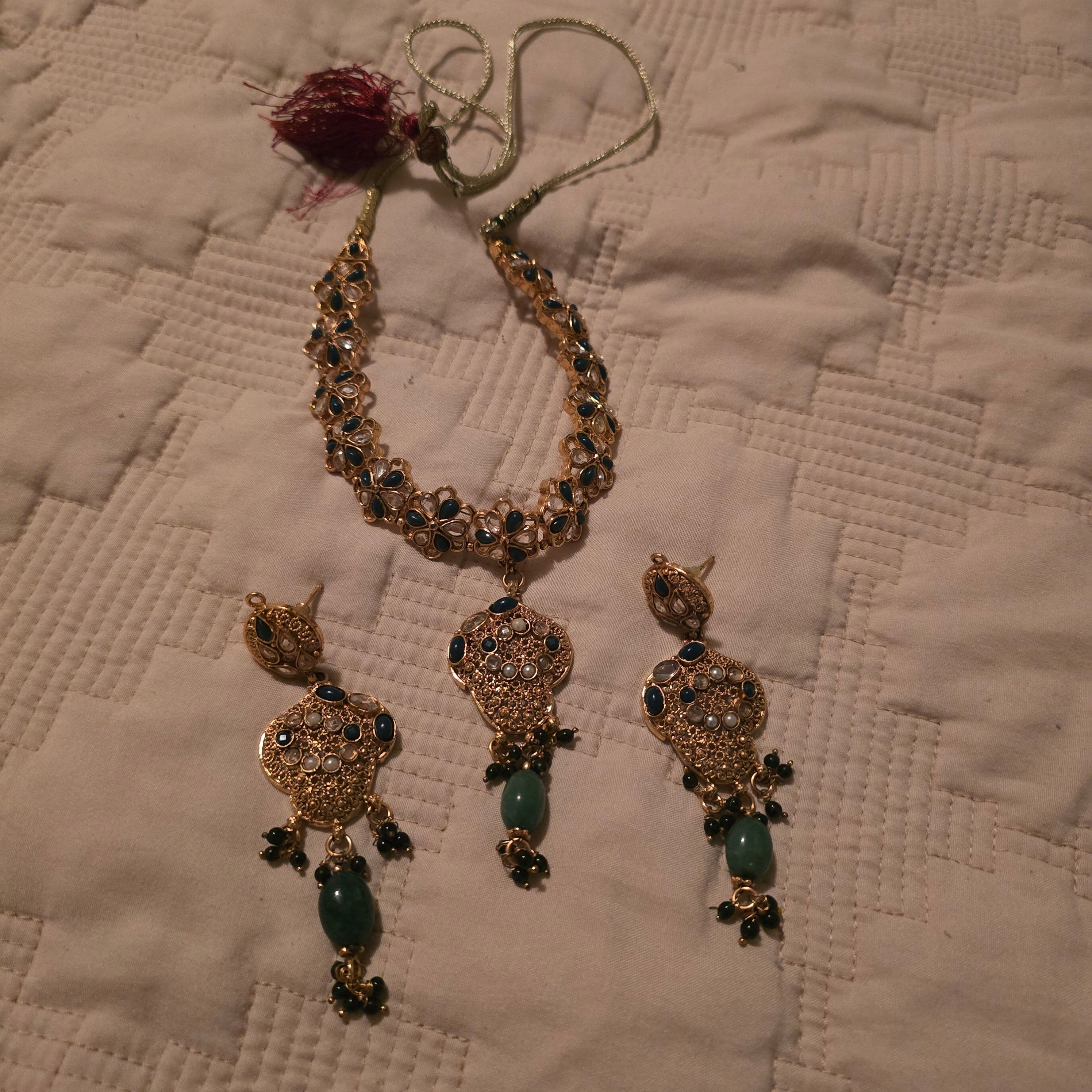 Elegant Gold-Tone Necklace Set with Green Stones and Pearls