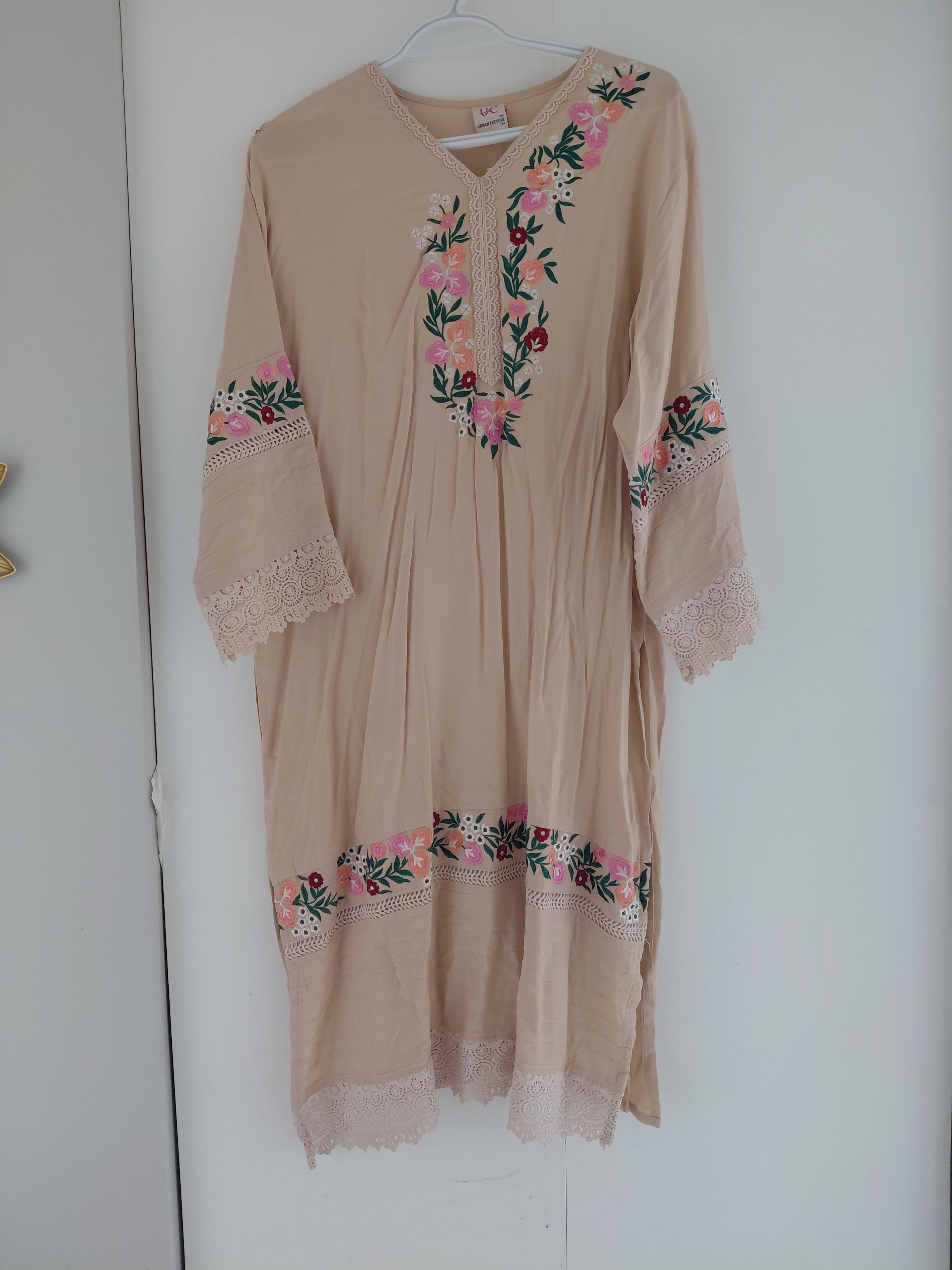 Cream Floral Embroidery Salwar Suit